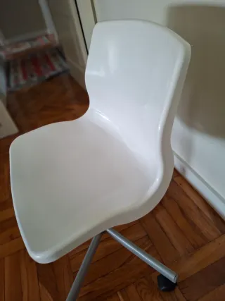 Silla de oficina Ikea blanca y gris