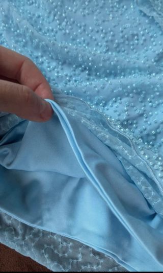 Vestido azul con pedrería