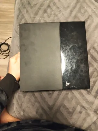 PS4 (PlayStation 4) + 2 Giochi