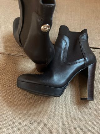 Botín Guess Tacón Plataforma Negro