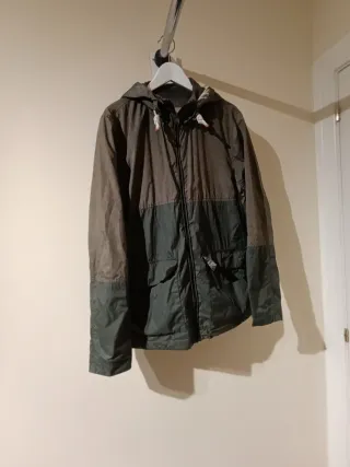 Chubasquero impermeable verde