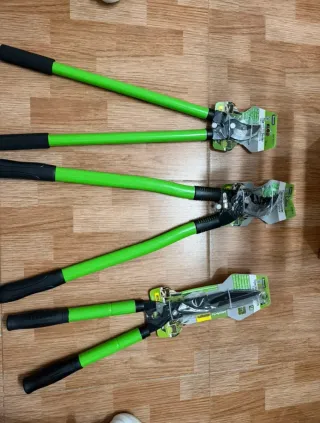 Tijeras de jardinería verdes