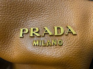 Borsa Prada in pelle marrone