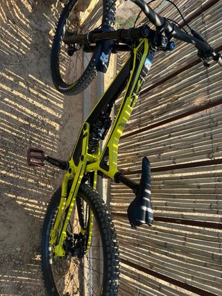 YT Tues Bicicleta Descenso