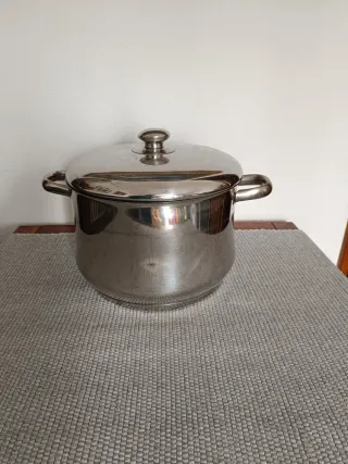 Panela grande de inox com tampa