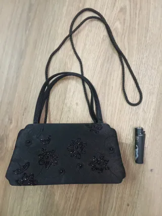 Bolso de fiesta negro con pedrería