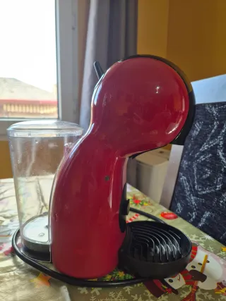 Cafetera Dolce Gusto Roja