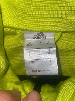 Chaqueta deportiva Adidas negra y verde