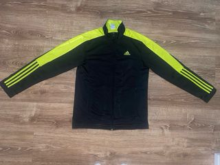 Chaqueta deportiva Adidas negra y verde