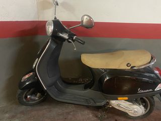 Vespa LX 50 Negra.ITV hasta 24/08/2026. 10.276 Km