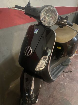 Vespa LX 50 Negra.ITV hasta 24/08/2026. 10.276 Km