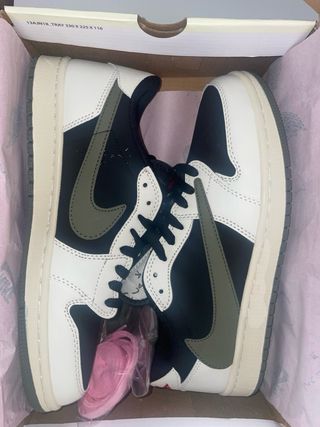 Air Jordan Retro Low Travis Scott