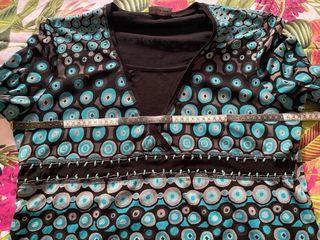 Camiseta estampada azul y turquesa