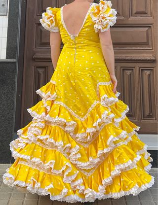 Traje de flamenca amarillo PRECIOSO T 4446