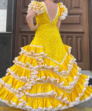 Traje de flamenca amarillo PRECIOSO T 4446