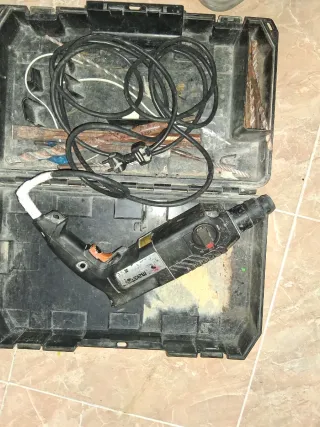 Taladro percutor funciona bien