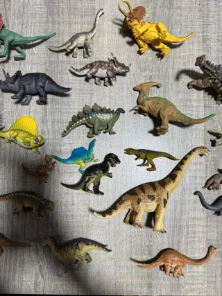 Lote de figuras de dinosaurios