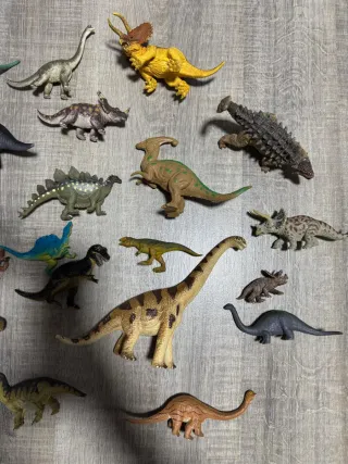 Lote de figuras de dinosaurios