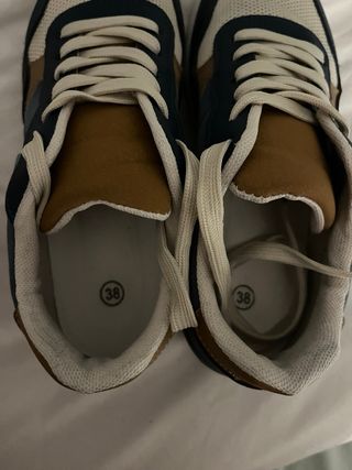 Zapatillas deportivas azul y marrón