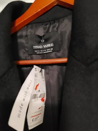 Abrigo negro Stradivarius