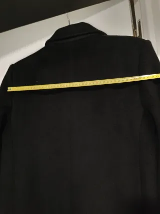 Abrigo negro Stradivarius