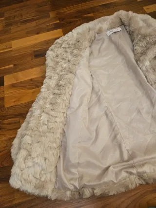 Abrigo pelo sintético beige