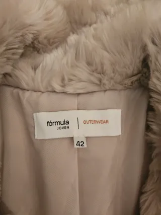 Abrigo pelo sintético beige