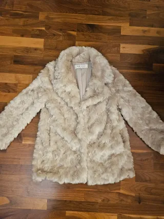 Abrigo pelo sintético beige