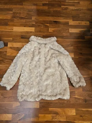 Abrigo pelo sintético beige