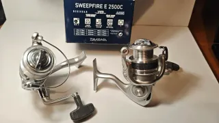 2 Mulinelli Daiwa Sweepfire E 2500C