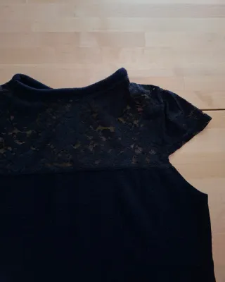 Top negro con encaje