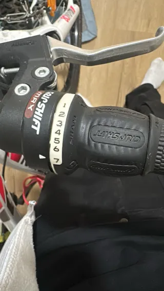 Bicicleta montaña blanca y rosa fucsia ,es una S