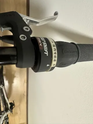 Bicicleta montaña blanca y rosa fucsia ,es una S