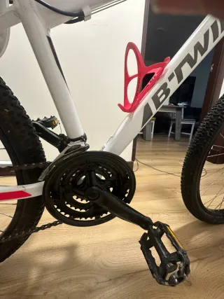 Bicicleta montaña blanca y rosa fucsia ,es una S