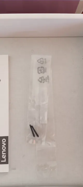 Scatola Lenovo Tab M11 con pen