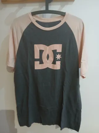 Camiseta DC Shoes Gris y Rosa