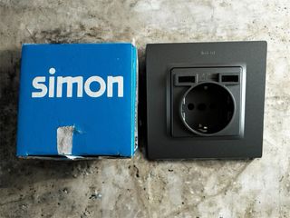Enchufe Simón Schuko usb