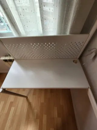 Litera Ikea Vitval con escritorio