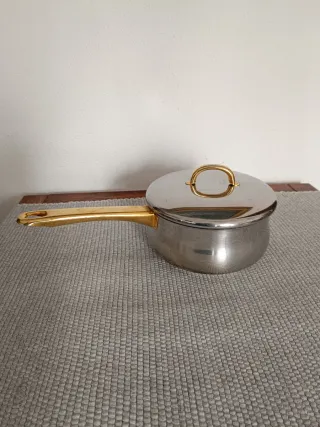 Tacho com cabo dourado de aço inoxidável