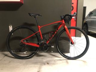 Bicicleta Gravel Giant Revolt 1 (2023)