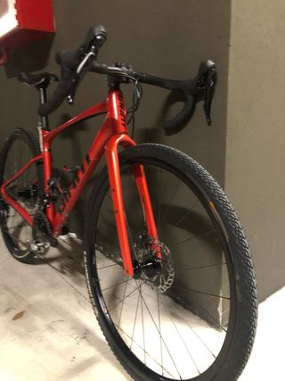 Bicicleta Gravel Giant Revolt 1 (2023)