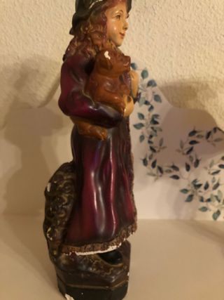 Figura niña con perro