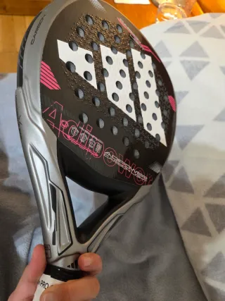 Pala adidas carbón ligh 2025