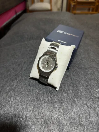 Reloj Casio Edifice Esfera blanca de acero