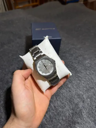 Reloj Casio Edifice Esfera blanca de acero