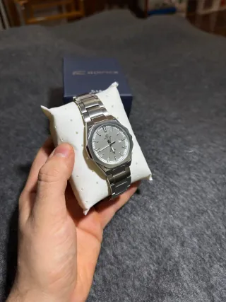 Reloj Casio Edifice Esfera blanca de acero