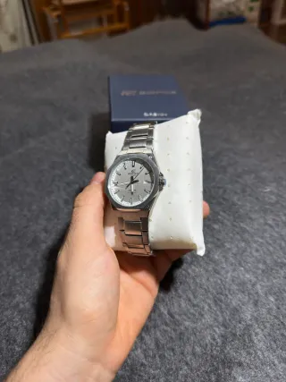 Reloj Casio Edifice Esfera blanca de acero