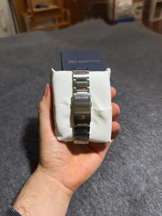 Reloj Casio Edifice Esfera blanca de acero