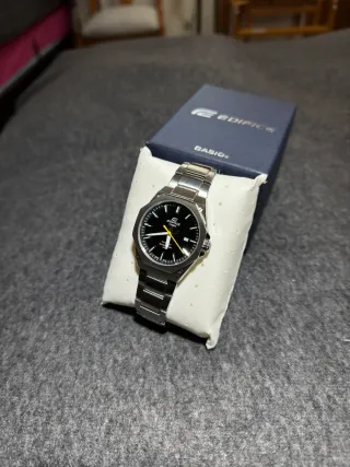 Reloj Casio Edifice de acero con dial negro