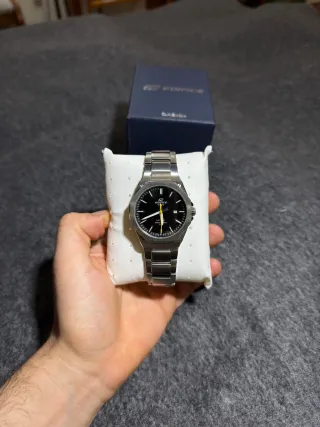 Reloj Casio Edifice de acero con dial negro